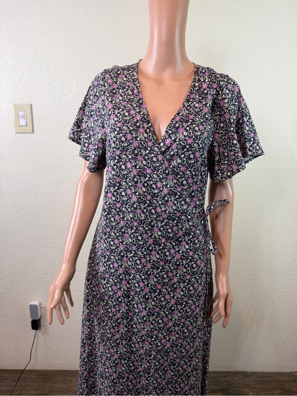 Marine Layer Emlyn Black Purple Floral Midi Wrap Dress Size Large Boho - Picture 10 of 16